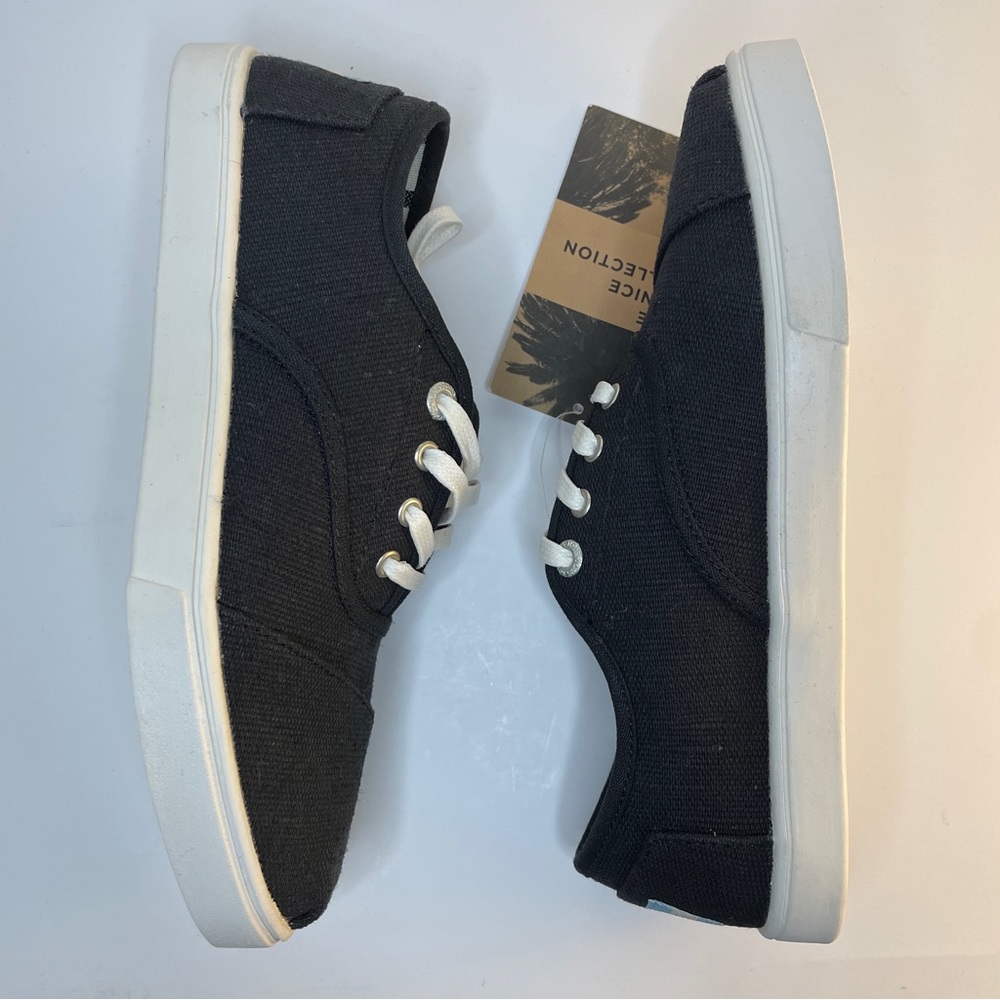 Women’s Toms Black Canvas Cordones Lace Up,  Size 5 Brand New